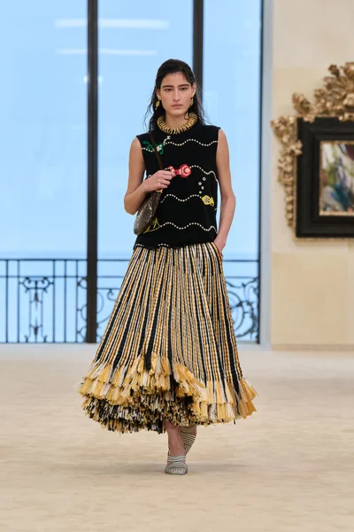 Look 48
